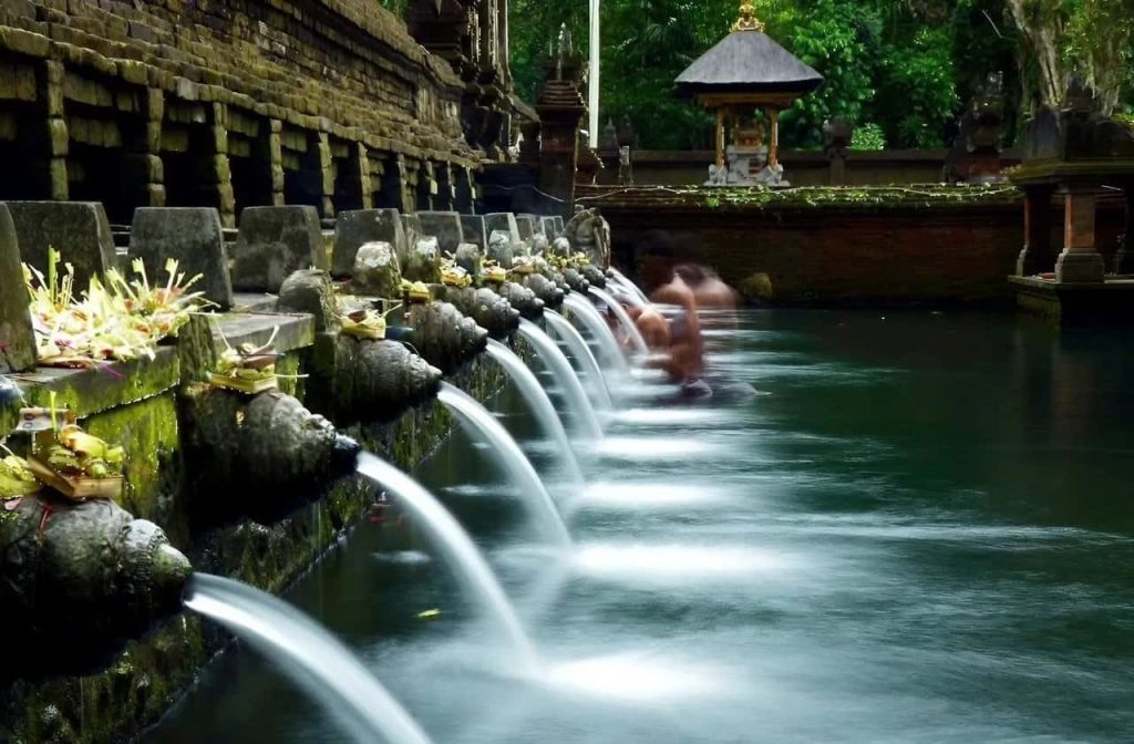 Keanggunan Suci di Water Purification Temple Bali: Mengenal Lebih Dekat Kuil Air Suci di Ubud